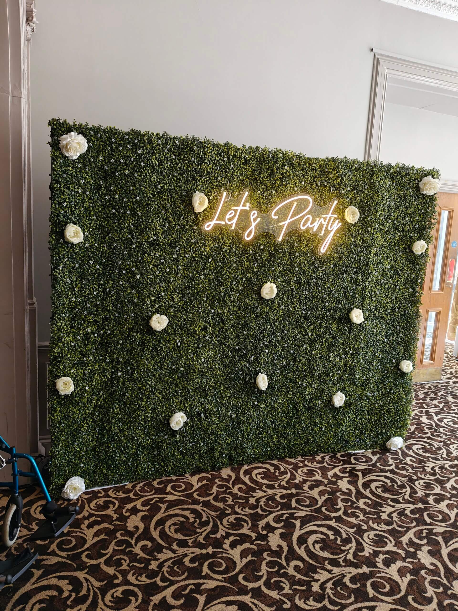 Boxwood Backdrop - Image 3