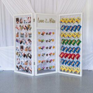 White Crisp / Photo Wall